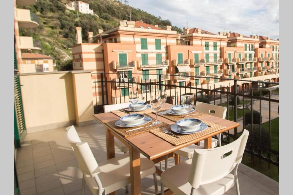 Appartamento Ristrutturato Con Terrazzo Varazze Exteriör bild